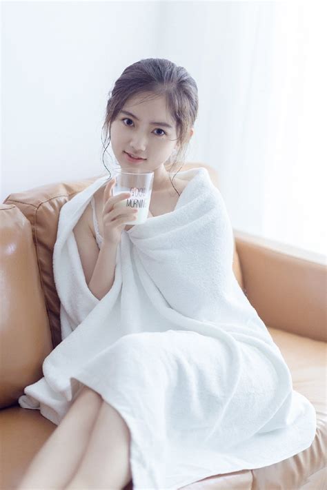 京多安社媒晒与加拉塔萨雷签约照片，税后年薪450万欧